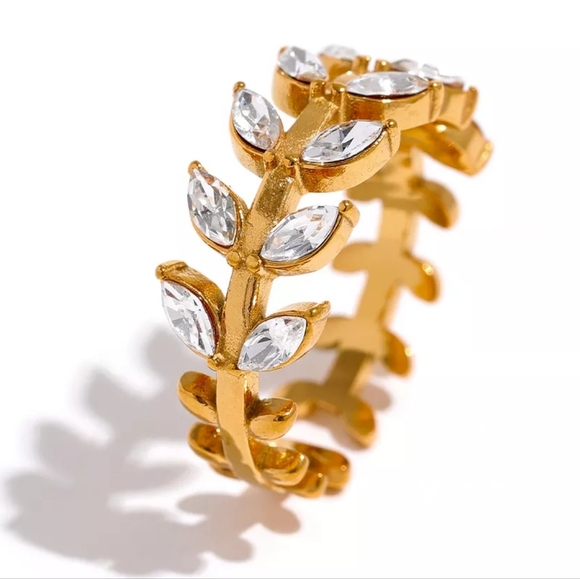 Exquisite Leaf Green Diamonds Adjustable Ring - Picture 5 of 5